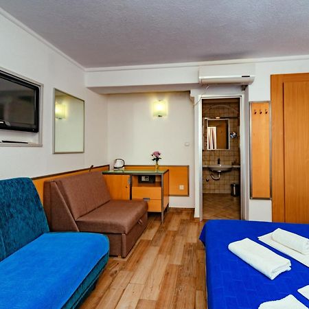 Hotel Savojo Petrovac Exteriör bild