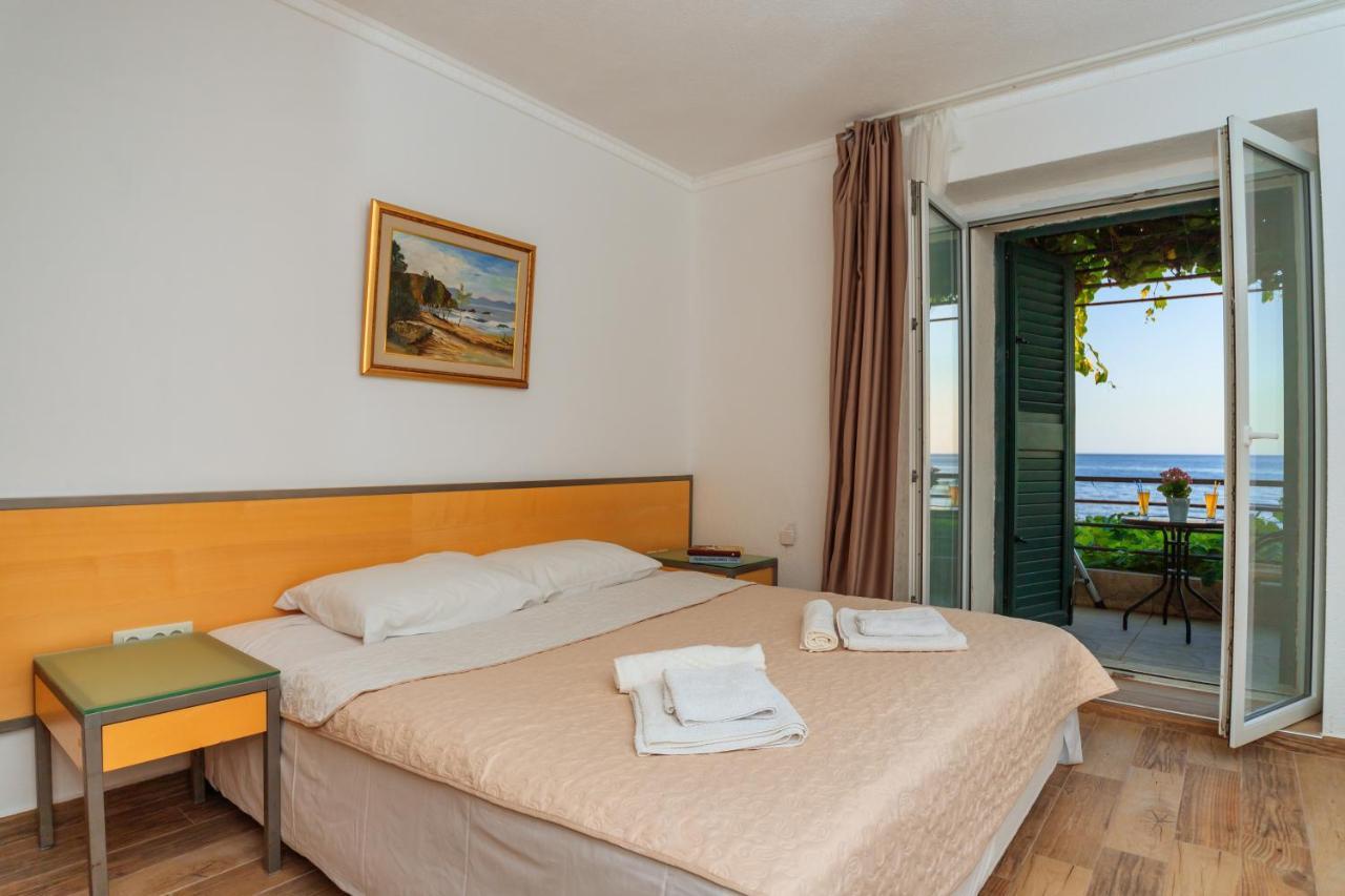 Hotel Savojo Petrovac Exteriör bild