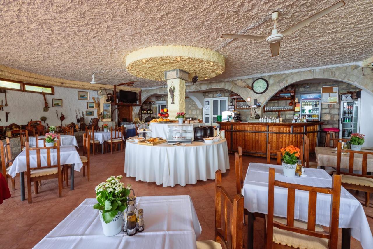 Hotel Savojo Petrovac Exteriör bild
