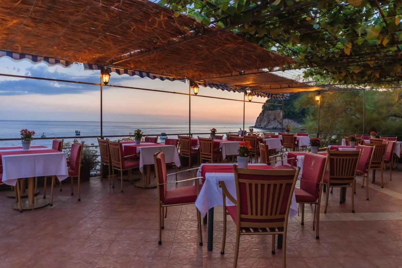 Hotel Savojo Petrovac Exteriör bild