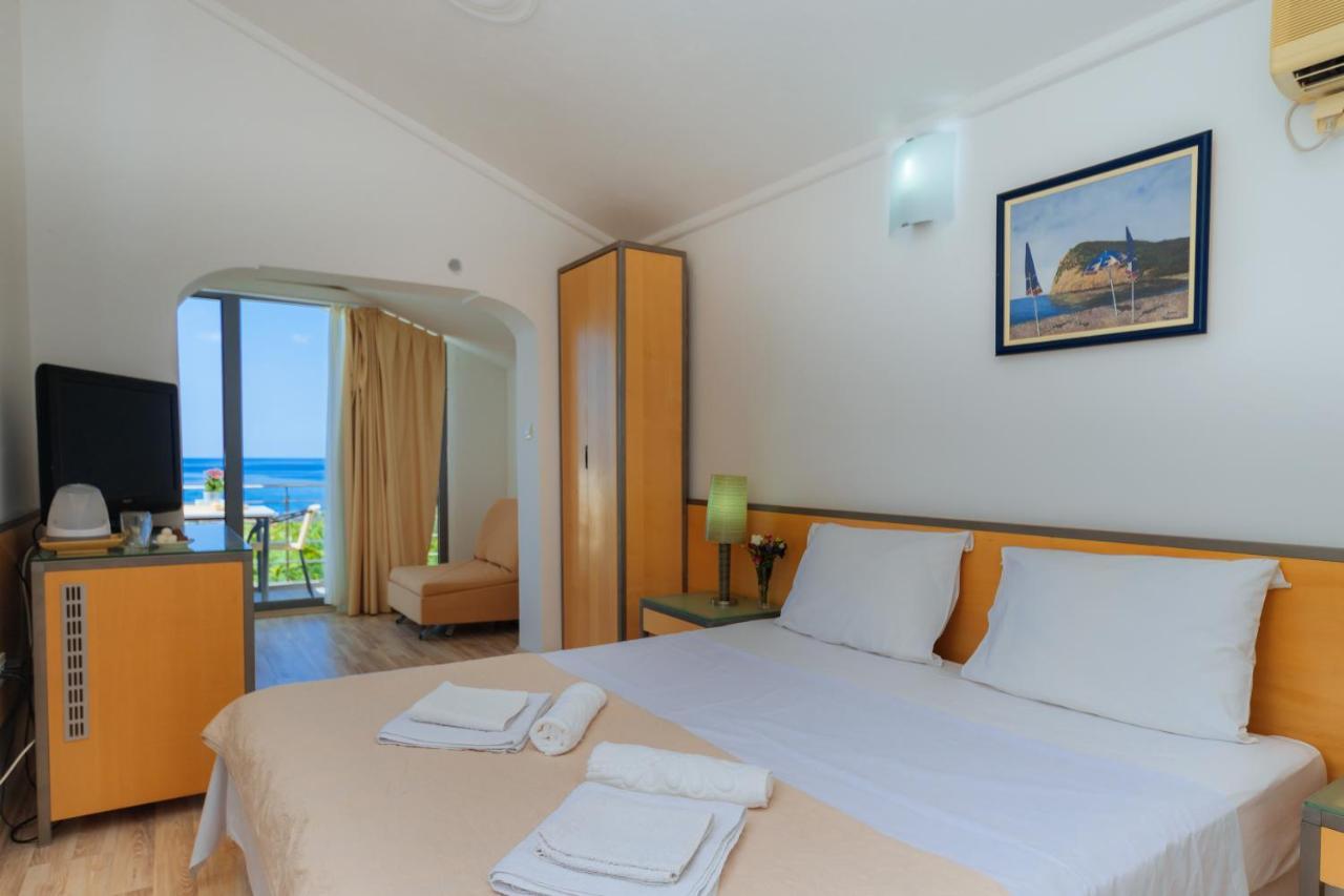Hotel Savojo Petrovac Exteriör bild