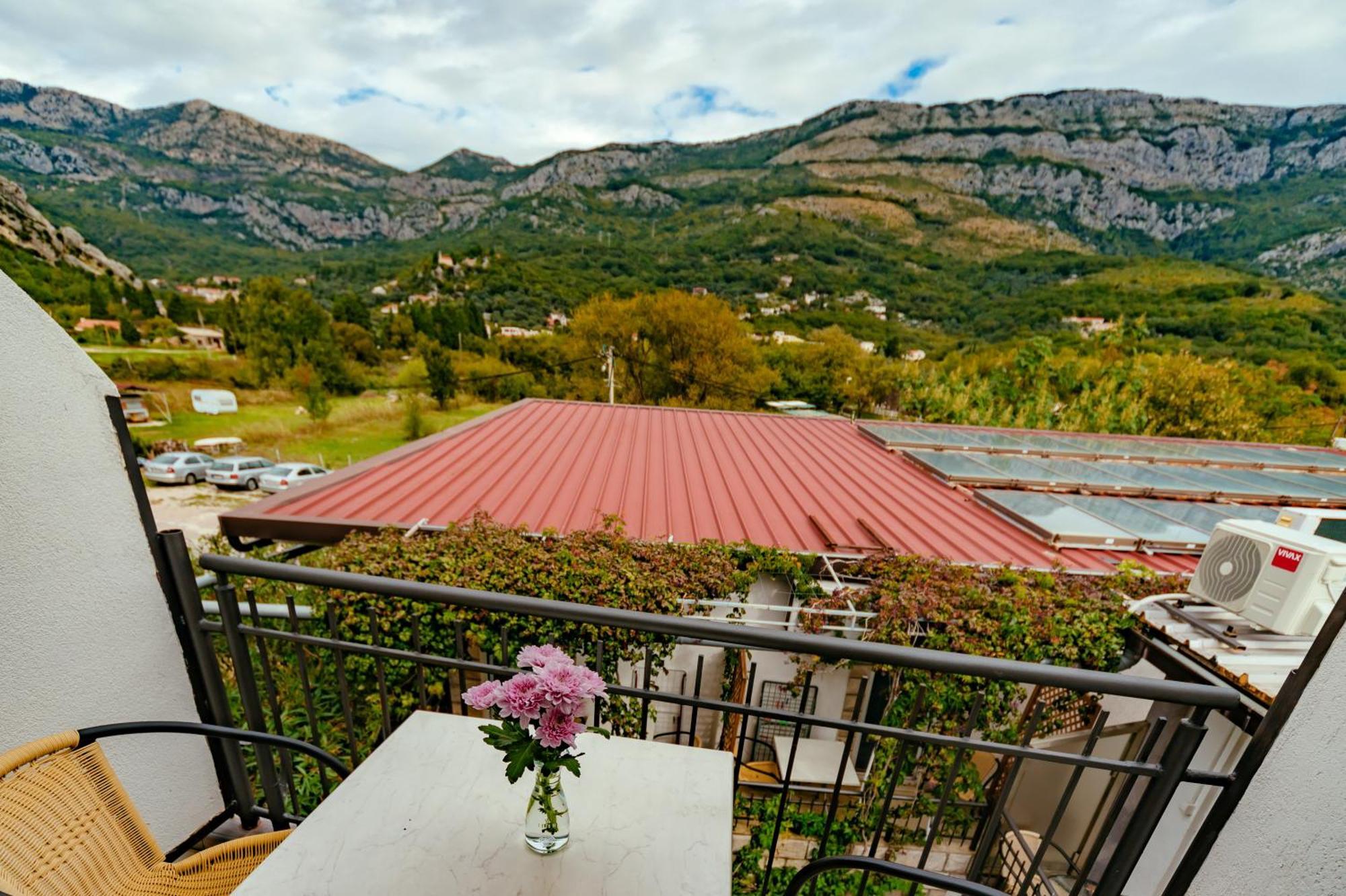 Hotel Savojo Petrovac Exteriör bild