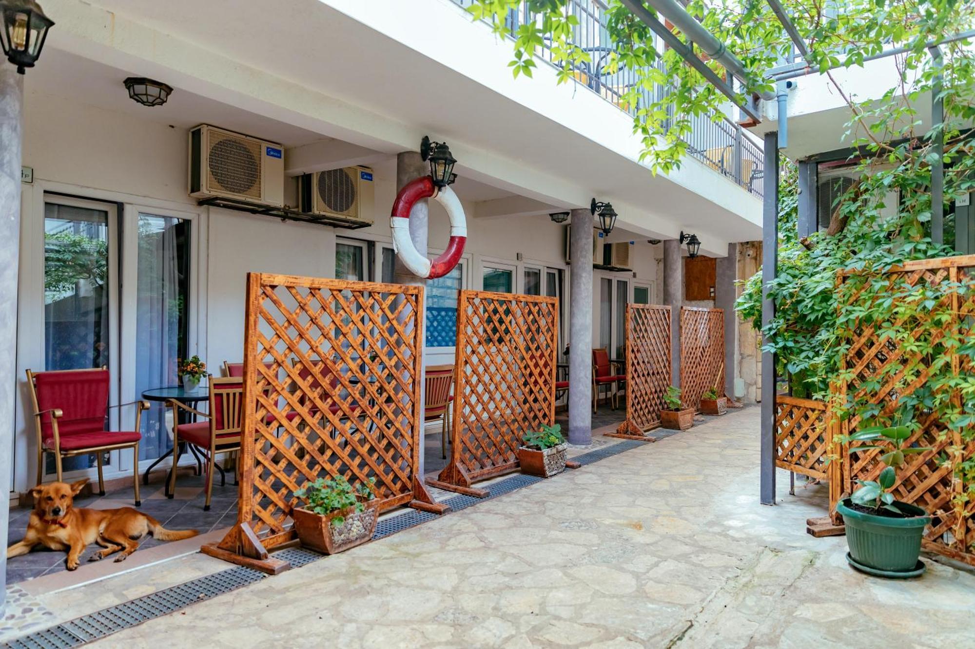 Hotel Savojo Petrovac Exteriör bild