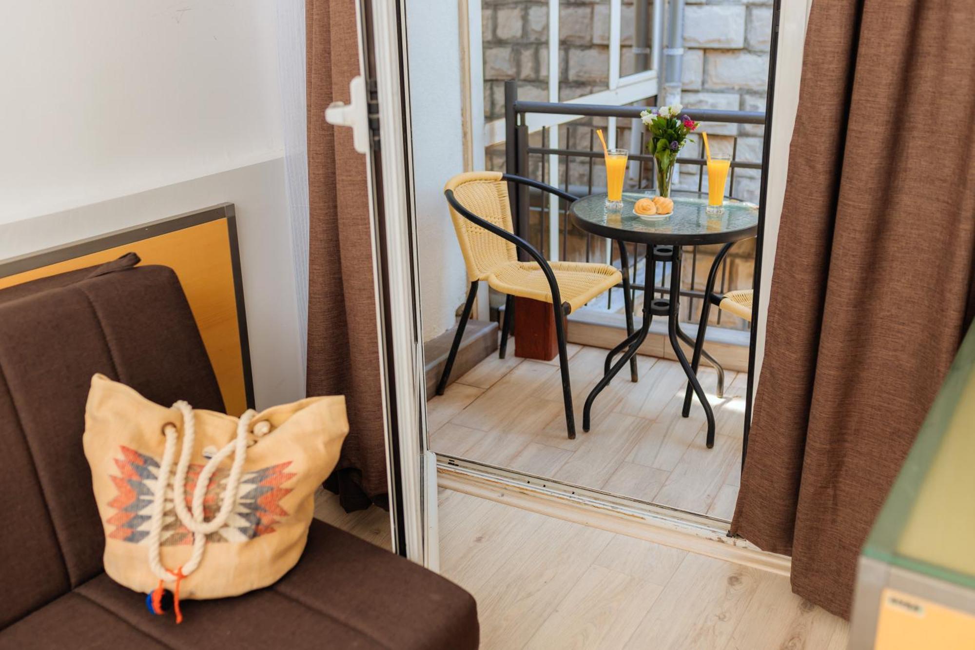Hotel Savojo Petrovac Rum bild