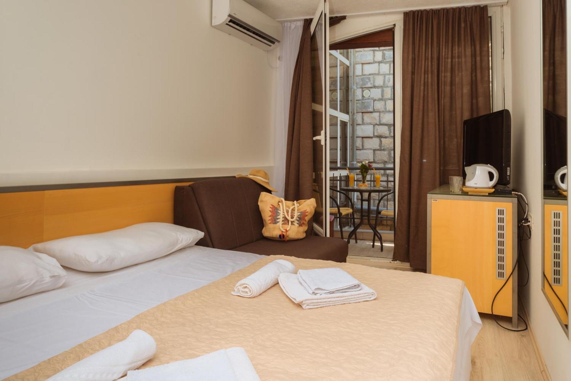 Hotel Savojo Petrovac Rum bild