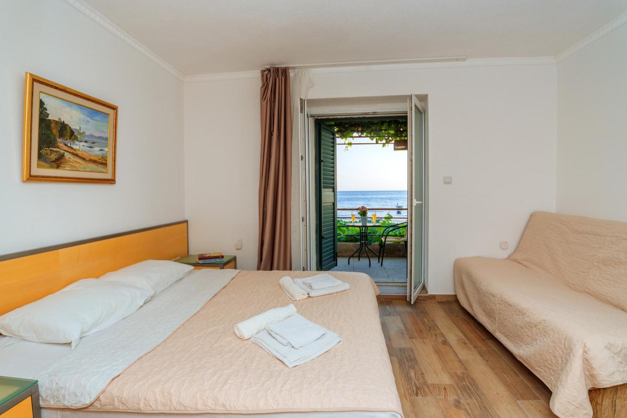 Hotel Savojo Petrovac Exteriör bild