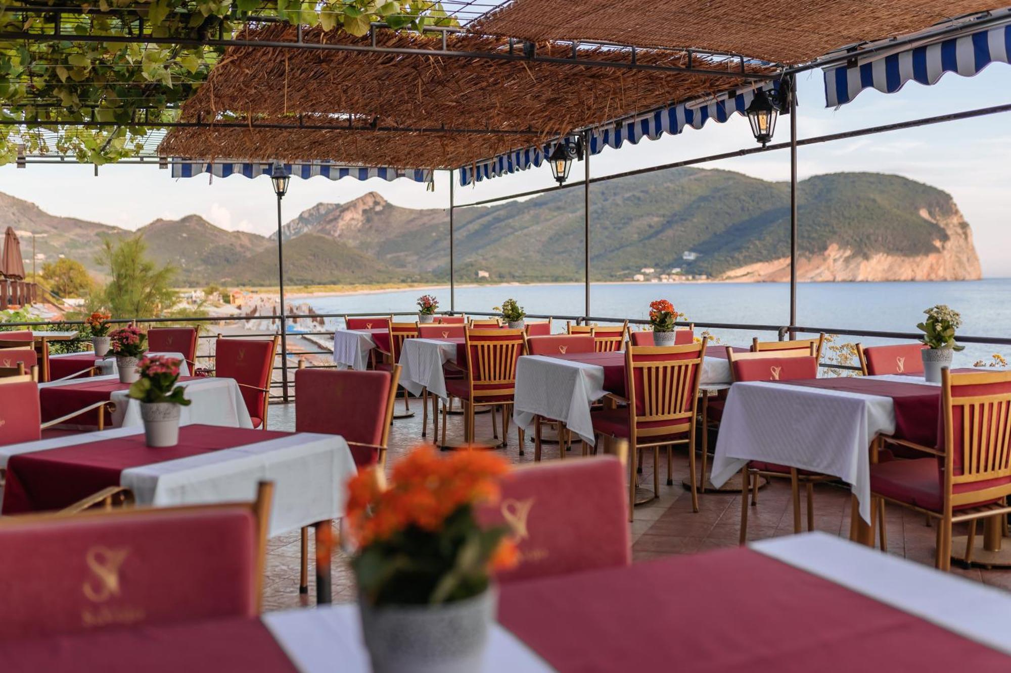 Hotel Savojo Petrovac Exteriör bild
