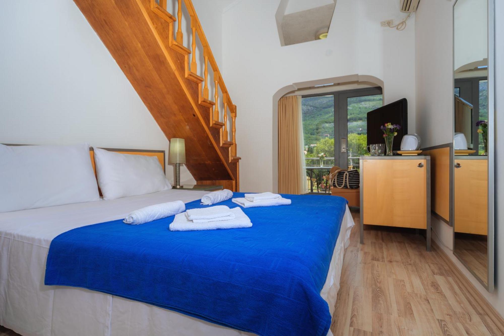 Hotel Savojo Petrovac Rum bild