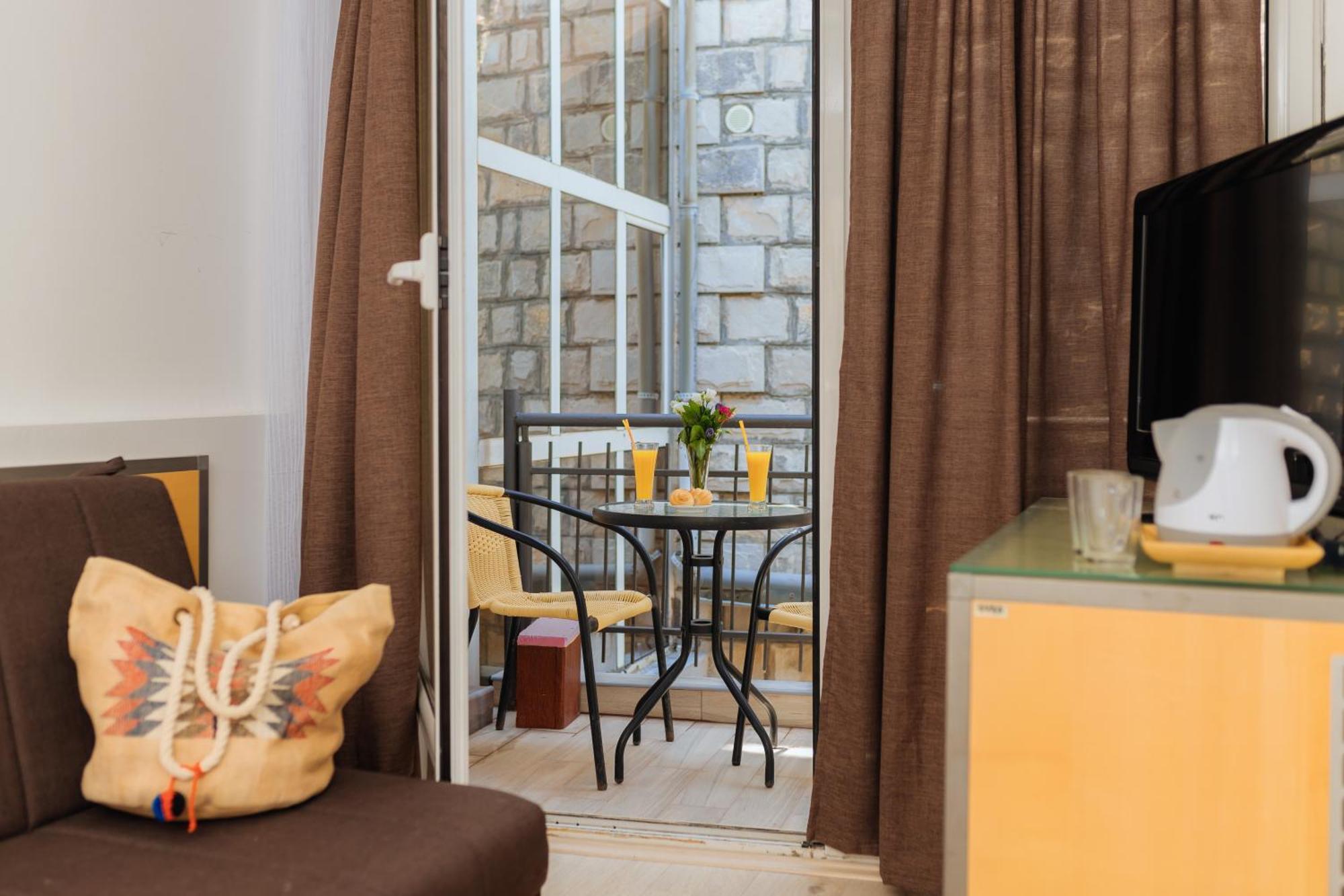 Hotel Savojo Petrovac Exteriör bild