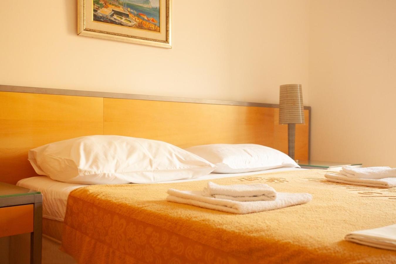 Hotel Savojo Petrovac Exteriör bild