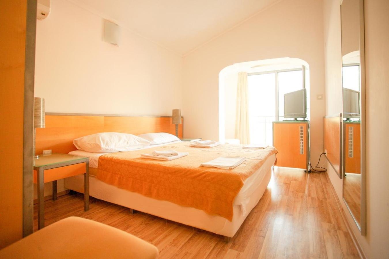 Hotel Savojo Petrovac Exteriör bild